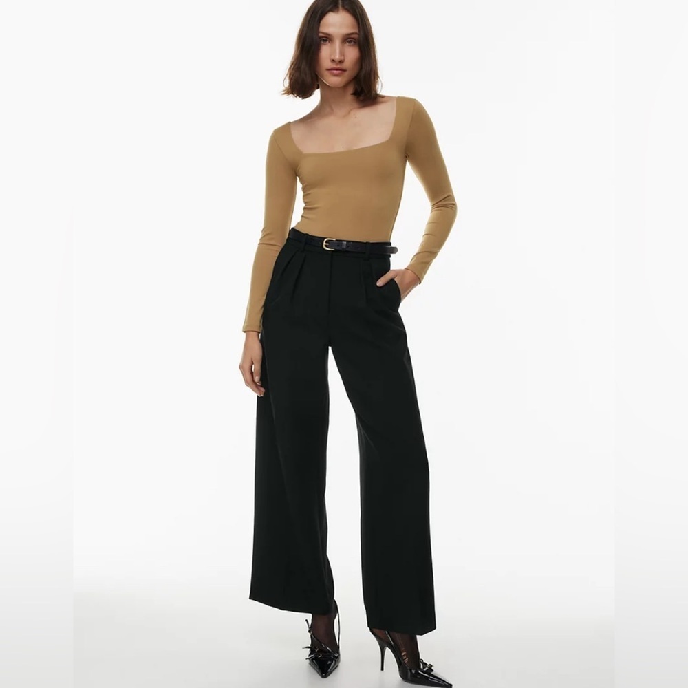 Aritzia Babaton Contour Squareneck Longsleeve Bodysuit